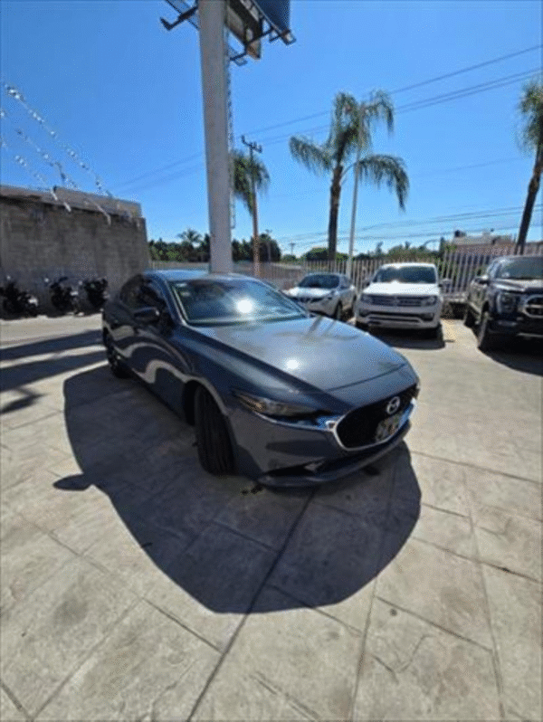 Mazda 3 Sedan Hatchback 2023 - Image 2