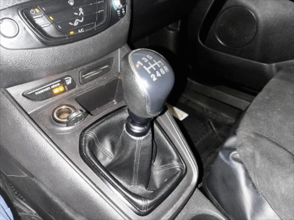 Ford Transit Courier 2023 - Image 11