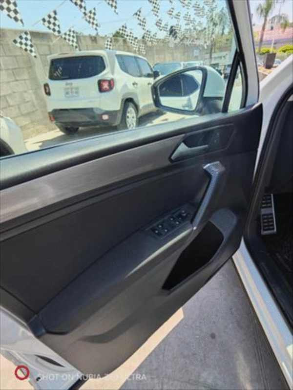 Volkswagen Tiguan 2018 - Image 12