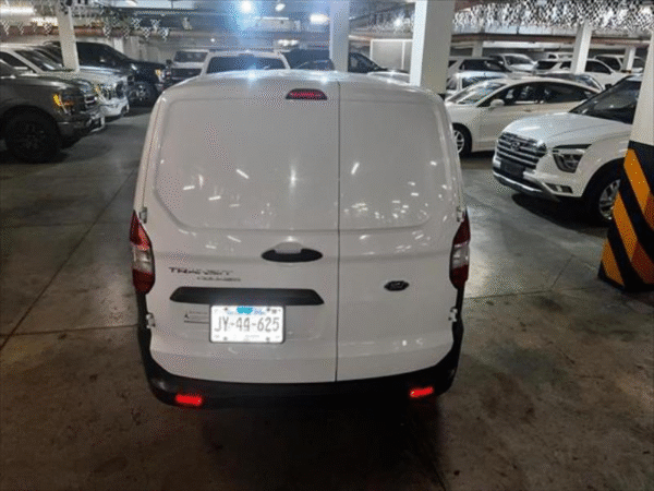 Ford Transit Courier 2023 - Image 12