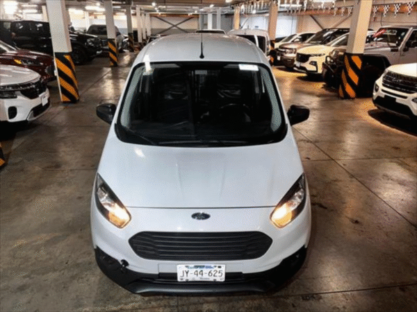 Ford Transit Courier 2023 - Image 14