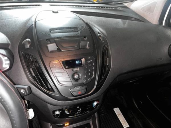 Ford Transit Courier 2023 - Image 8