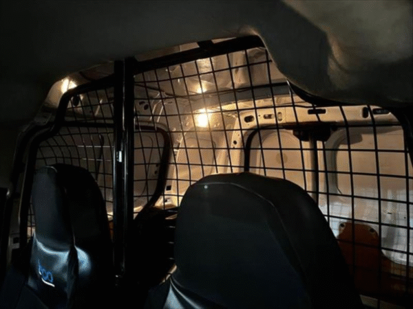Ford Transit Courier 2023 - Image 10